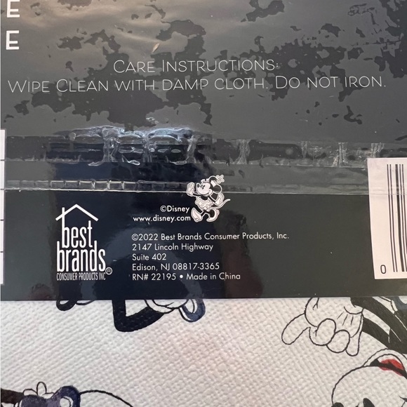 Disney Minnie Mouse NWT adorable PEVA flannelback 70” round tablecloth - Picture 12 of 13